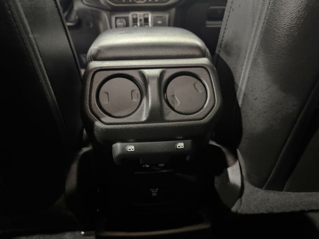 2020 Jeep Wrangler Unlimited Sahara Altitude
