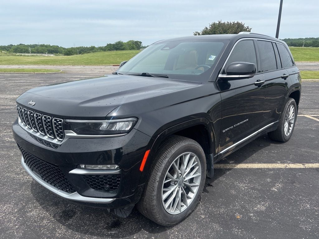 2022 Jeep Grand Cherokee Summit's photo