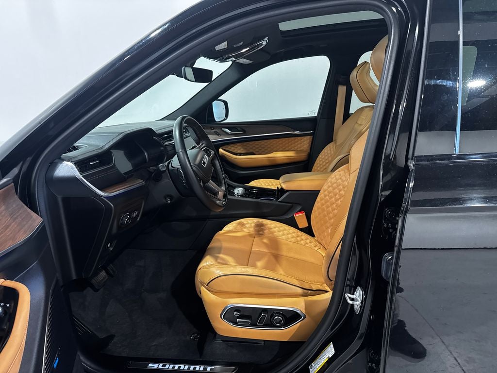 2022 Jeep Grand Cherokee Summit