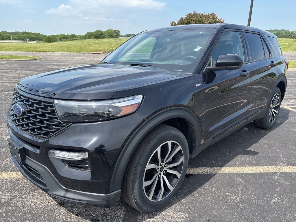 2022 Ford Explorer ST Line 4WD's photo