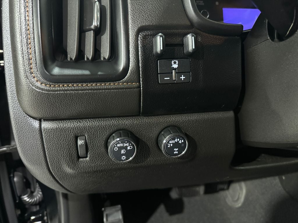 2022 GMC Canyon AT4 w/Leather