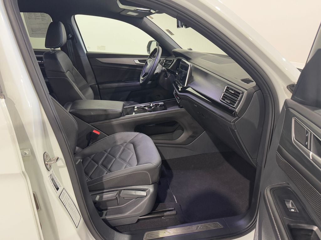 2025 Volkswagen Atlas Cross Sport 2.0T SE w/Technology