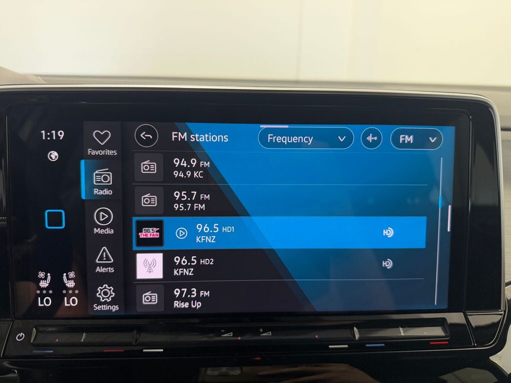 2025 Volkswagen Atlas Cross Sport 2.0T SE w/Technology