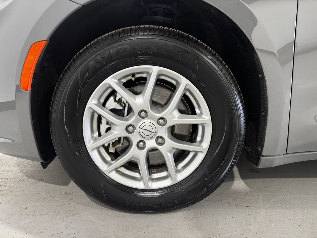2025 Chrysler Pacifica Select