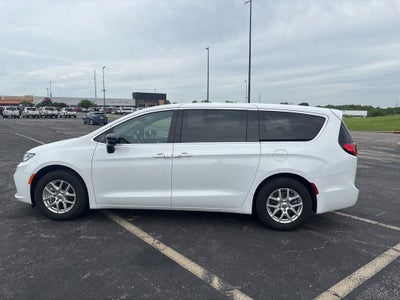 2025 Chrysler Pacifica Select