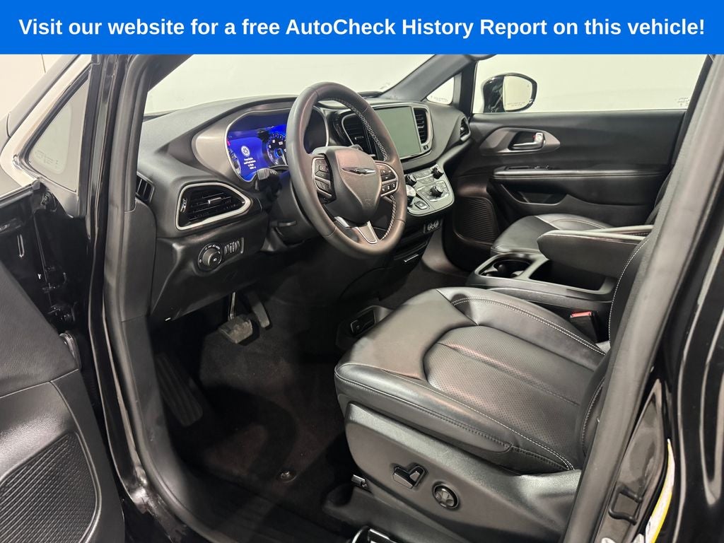 2025 Chrysler Pacifica Select
