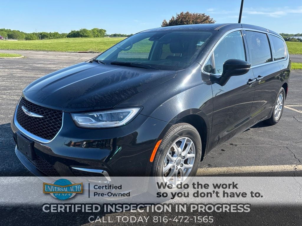 2024 Chrysler Pacifica Touring L's photo