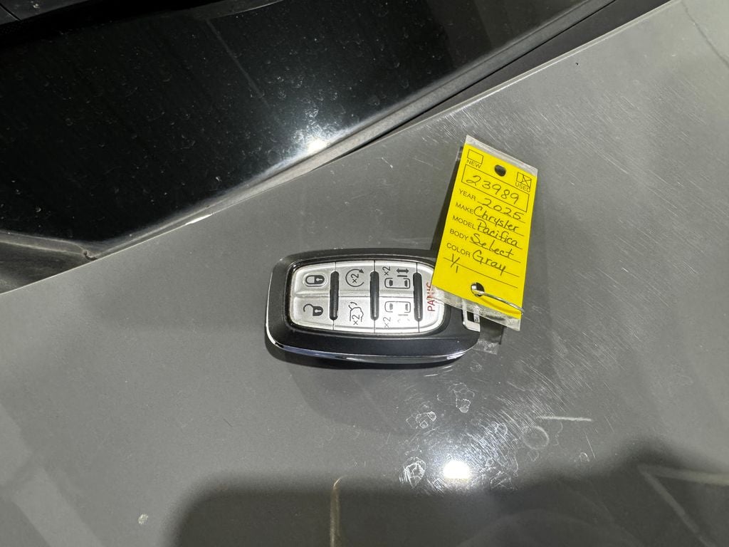 2025 Chrysler Pacifica Select