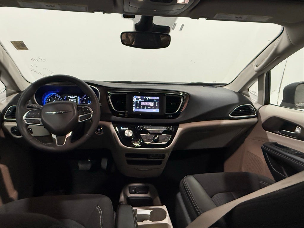 2024 Chrysler Voyager LX