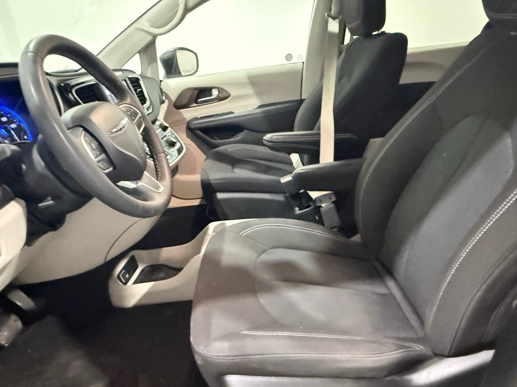 2024 Chrysler Voyager LX