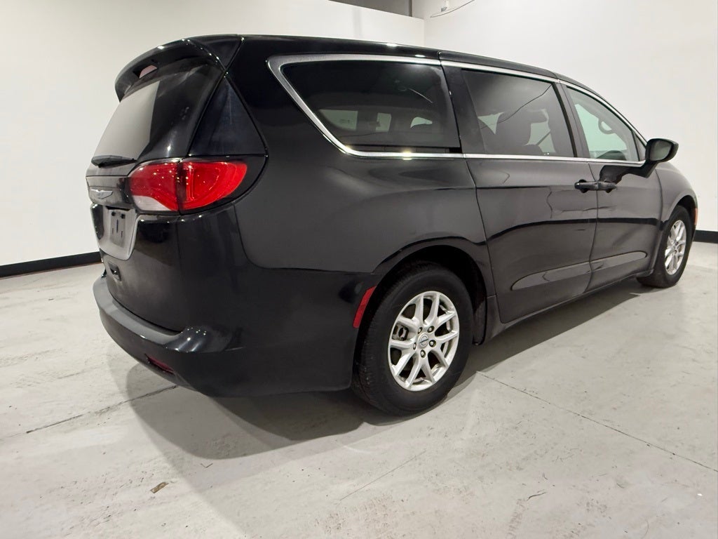 2024 Chrysler Voyager LX