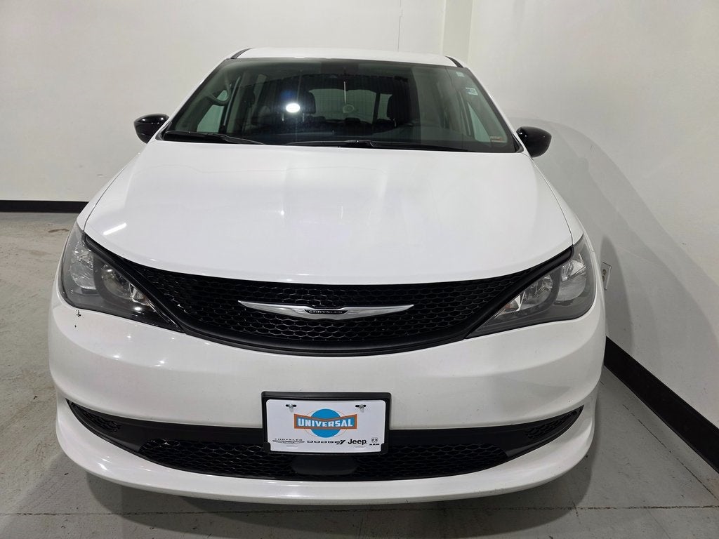 2024 Chrysler Voyager LX