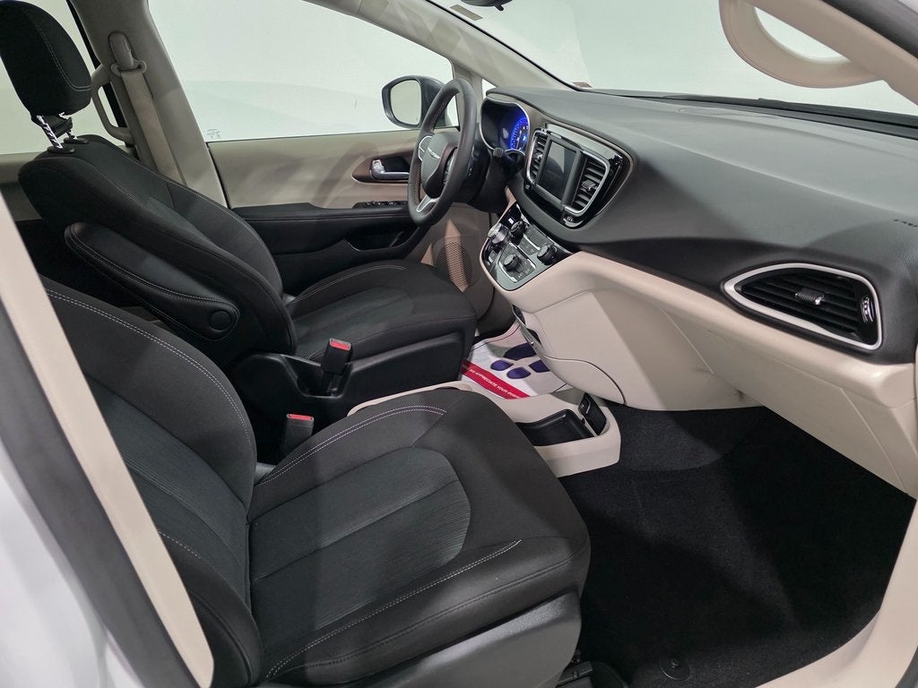 2024 Chrysler Voyager LX