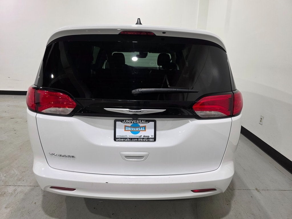 2024 Chrysler Voyager LX