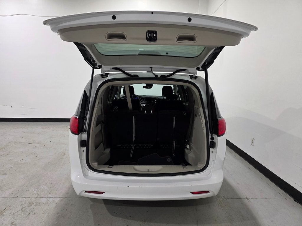 2024 Chrysler Voyager LX