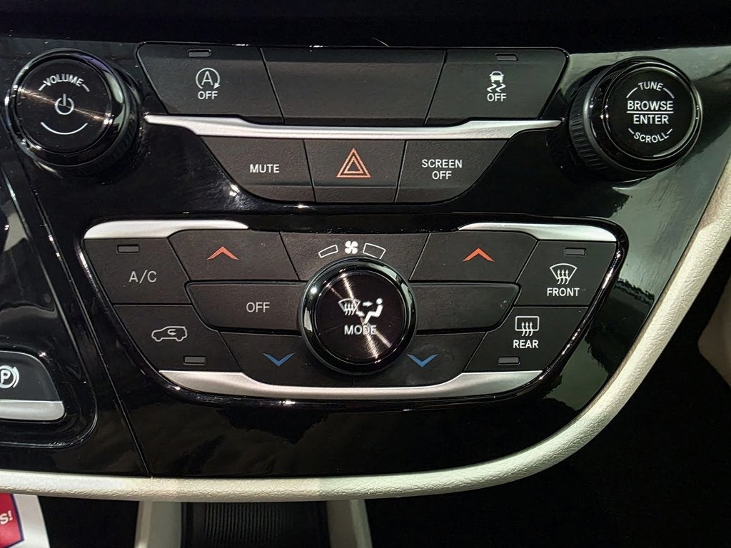 2024 Chrysler Voyager LX