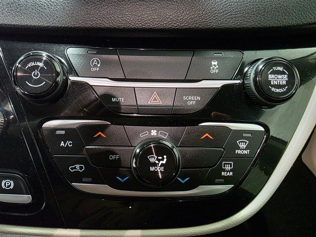 2020 Chrysler Voyager LXI