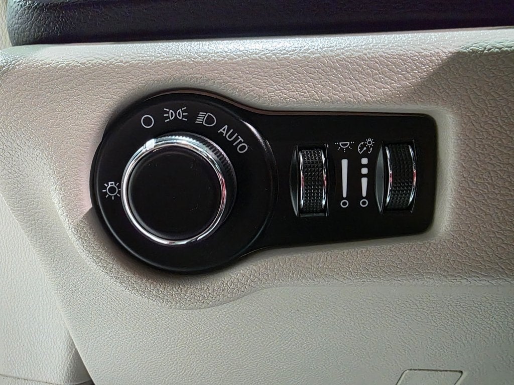 2020 Chrysler Voyager LXI