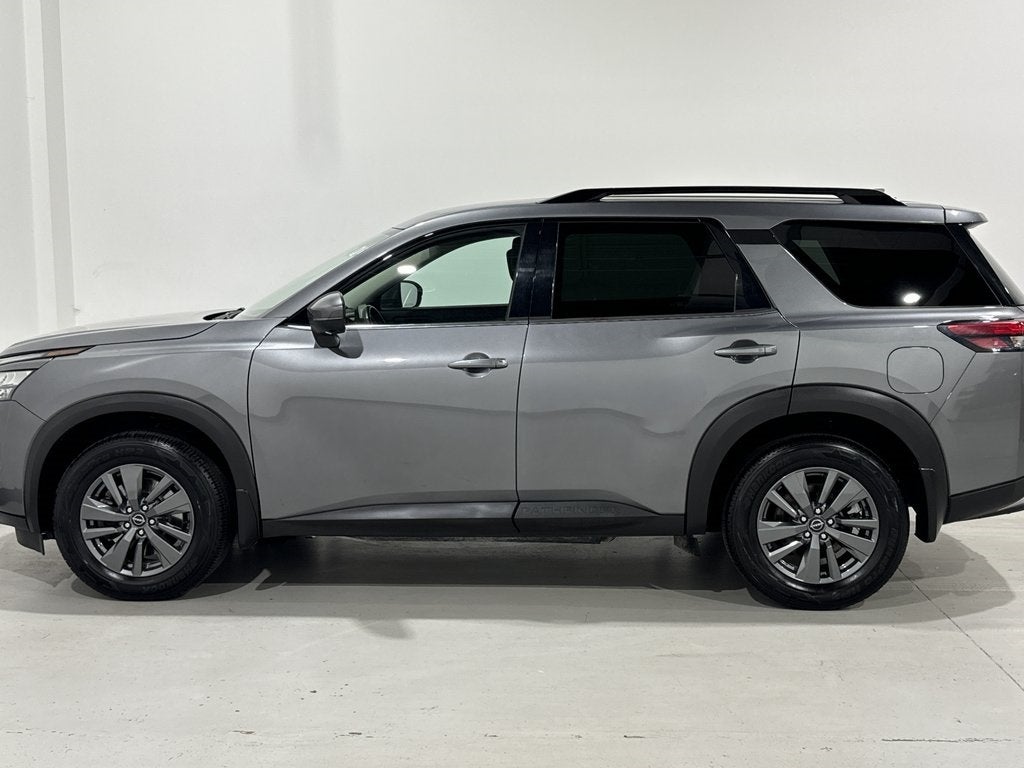 2023 Nissan Pathfinder SV