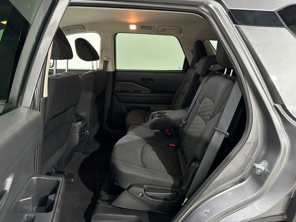 2023 Nissan Pathfinder SV