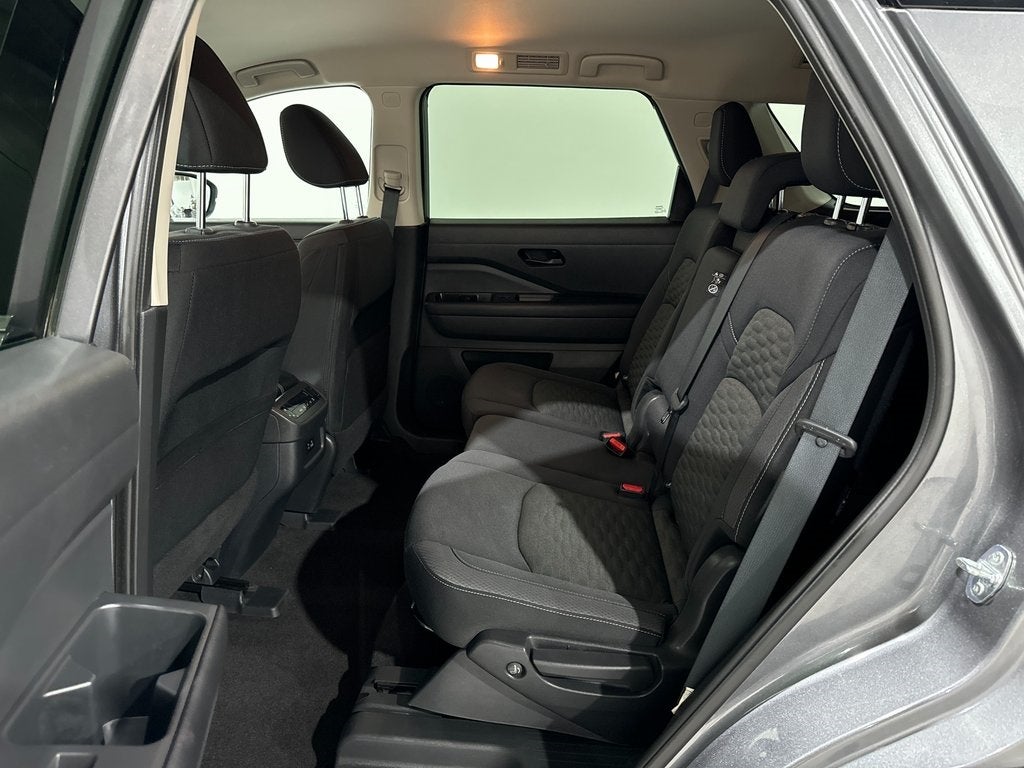 2023 Nissan Pathfinder SV