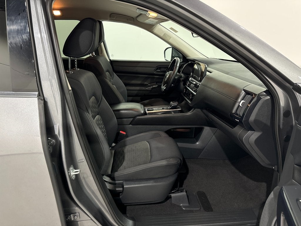 2023 Nissan Pathfinder SV