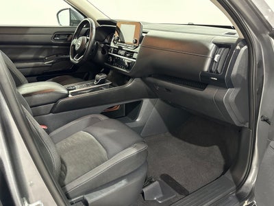 2023 Nissan Pathfinder SV