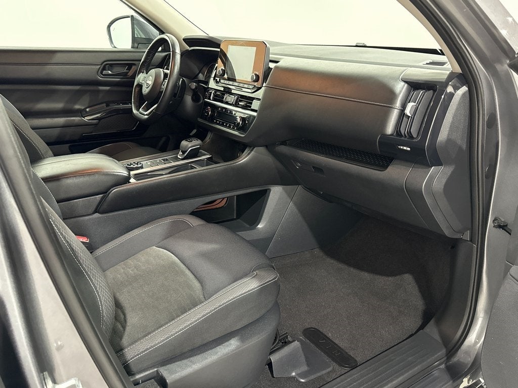 2023 Nissan Pathfinder SV