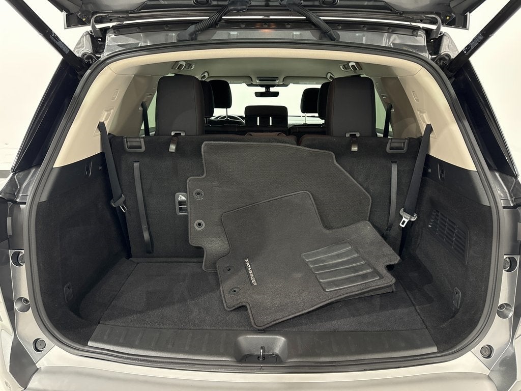 2023 Nissan Pathfinder SV