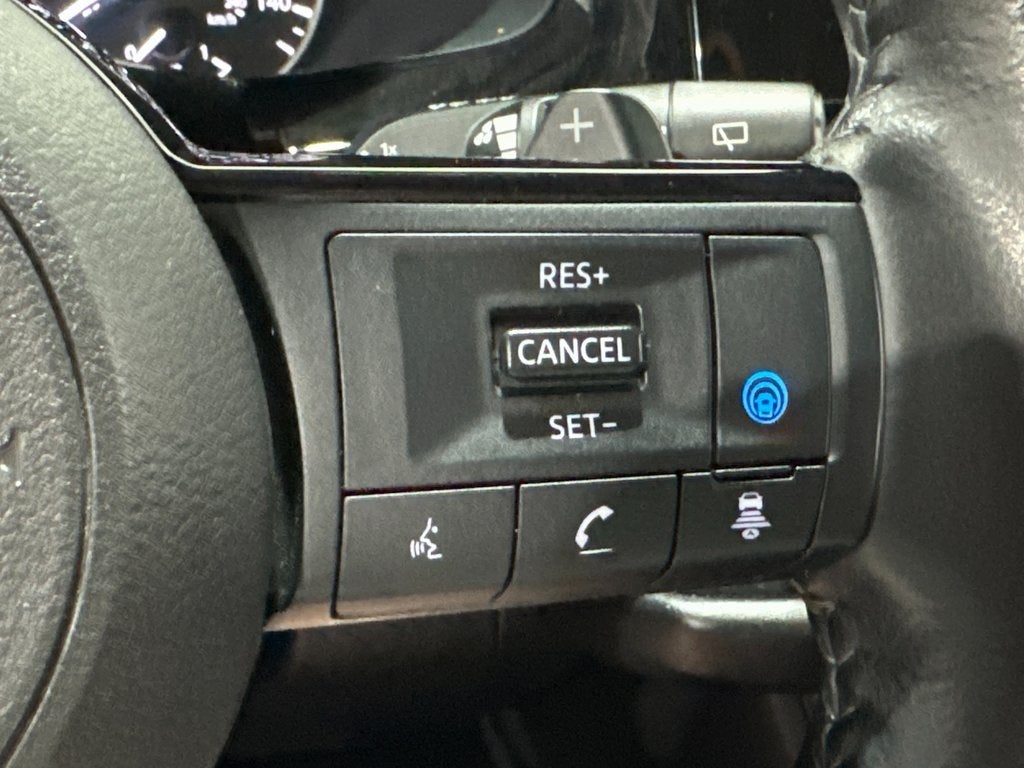 2023 Nissan Pathfinder SV