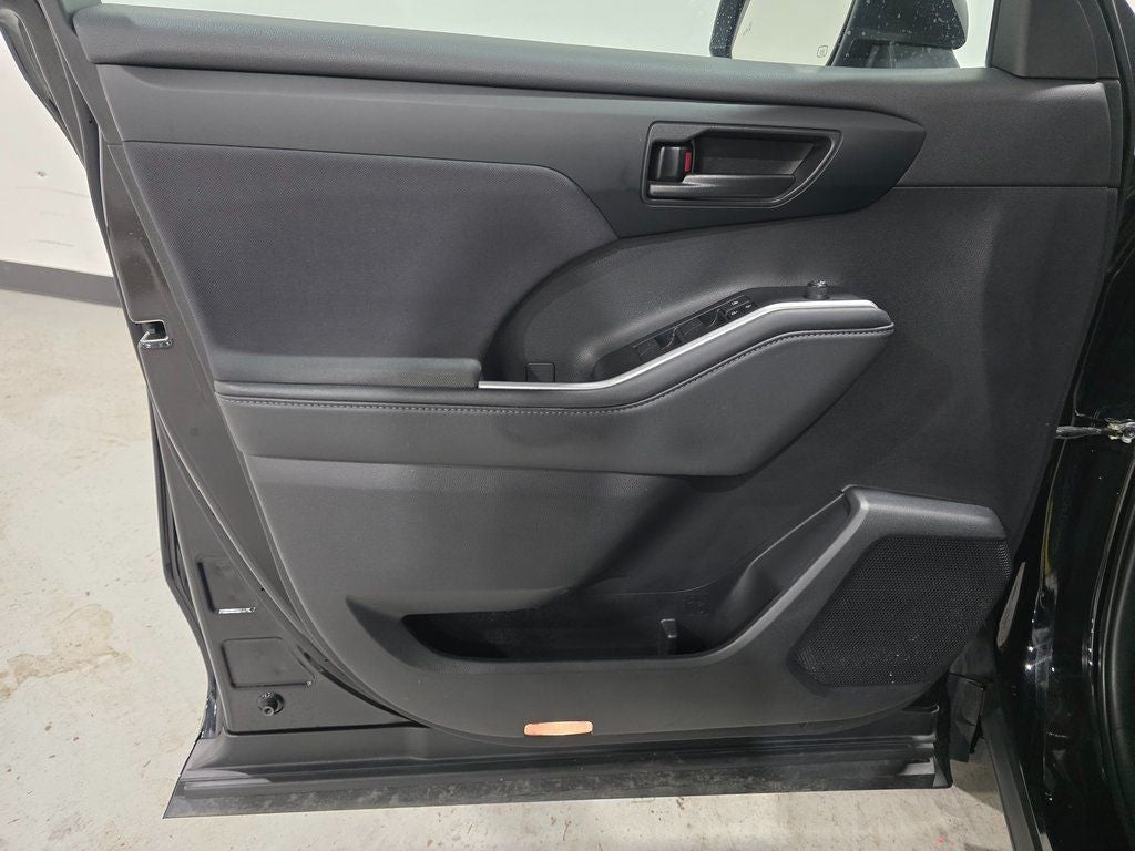 2022 Toyota Highlander Hybrid LE