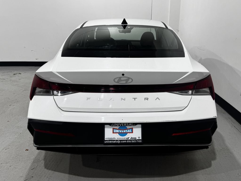 2025 Hyundai Elantra SE