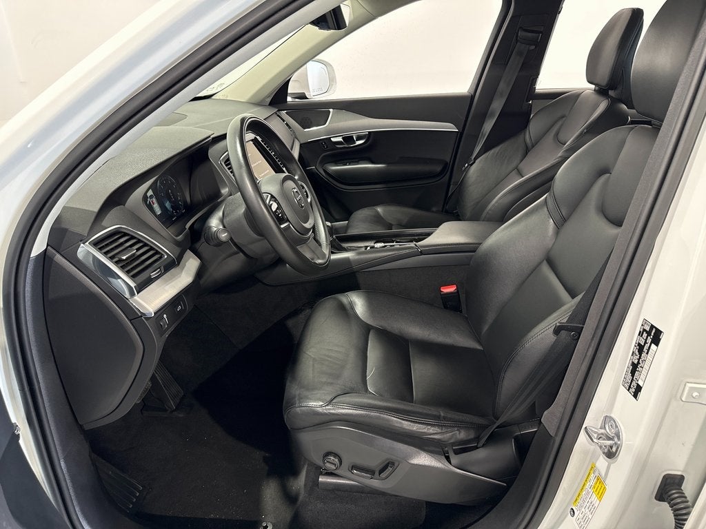 2022 Volvo XC90 T5 Momentum