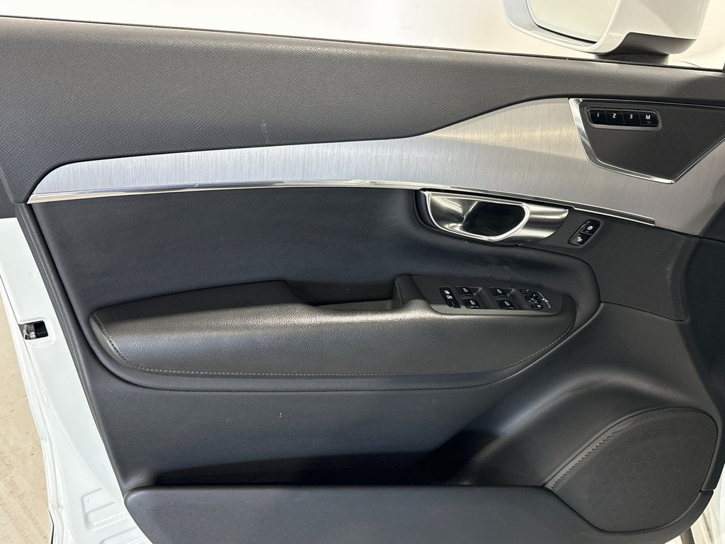 2022 Volvo XC90 T5 Momentum