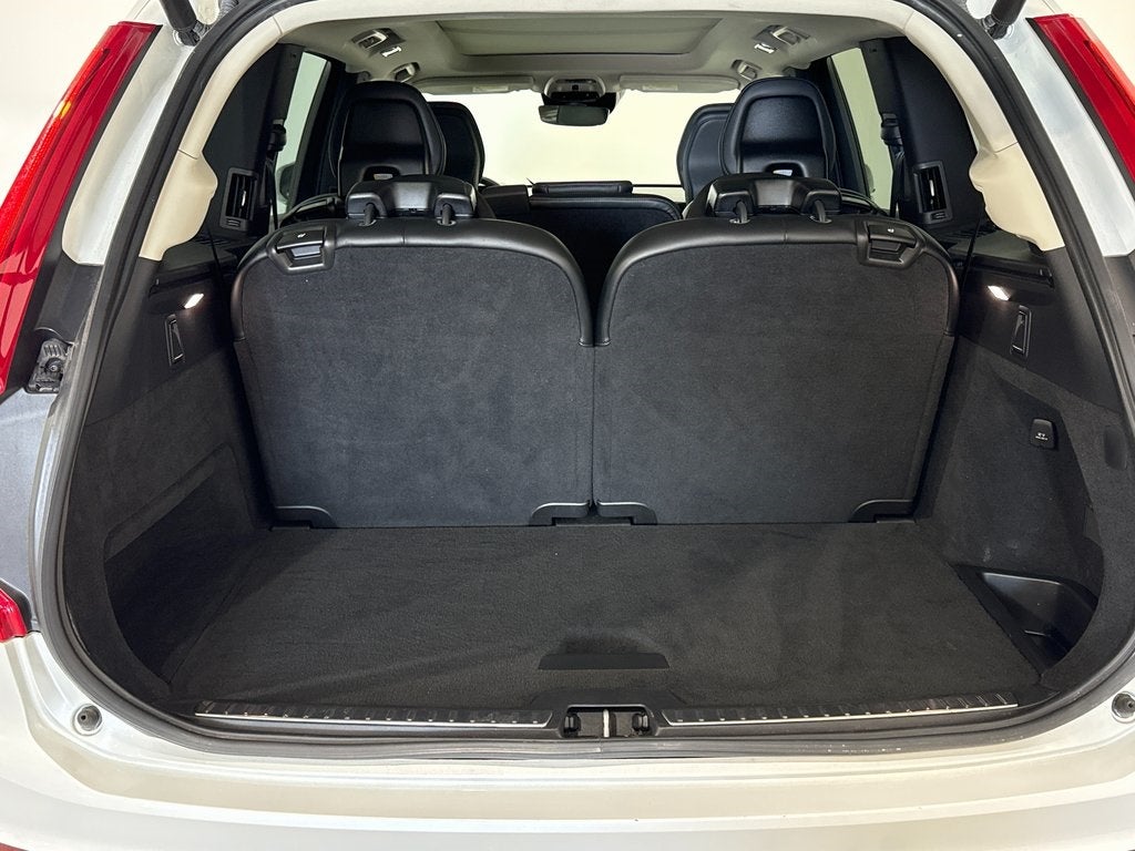 2022 Volvo XC90 T5 Momentum