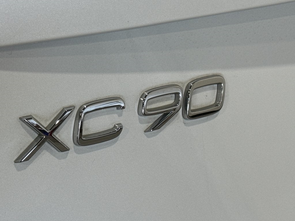 2022 Volvo XC90 T5 Momentum
