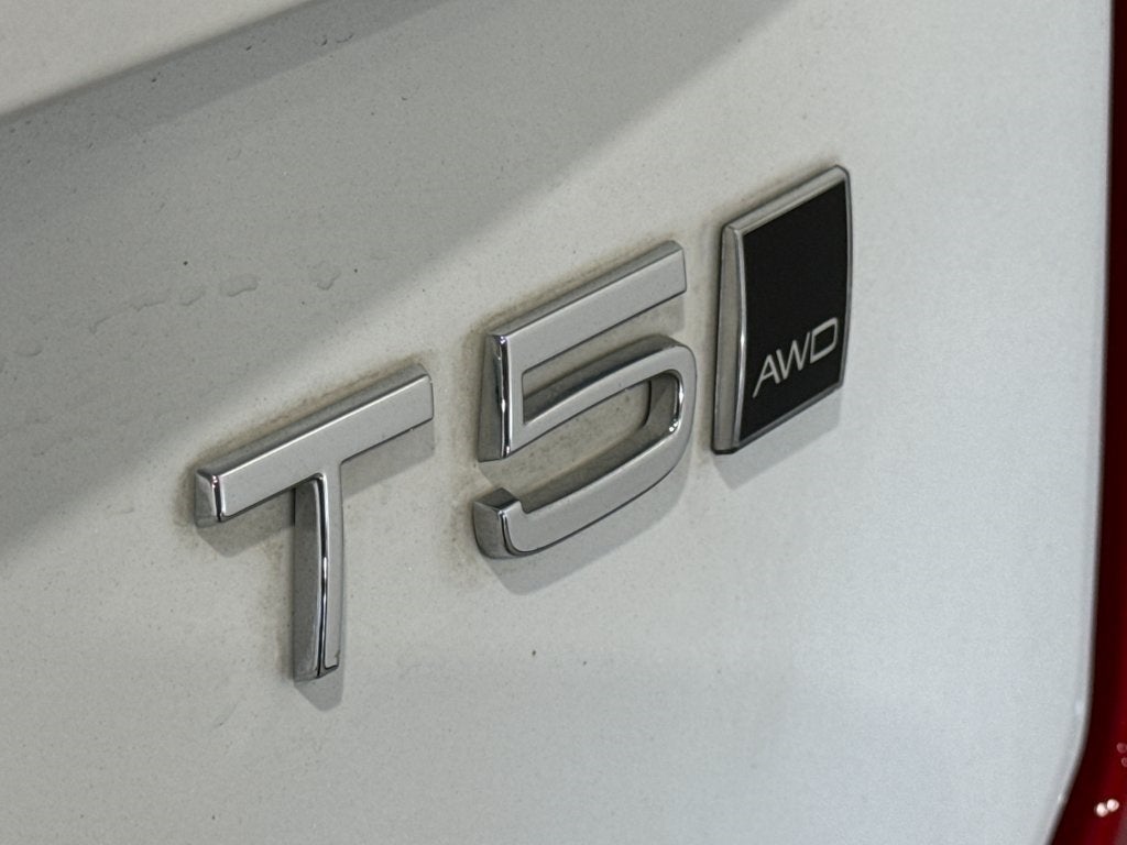 2022 Volvo XC90 T5 Momentum