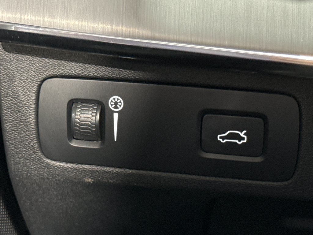 2022 Volvo XC90 T5 Momentum