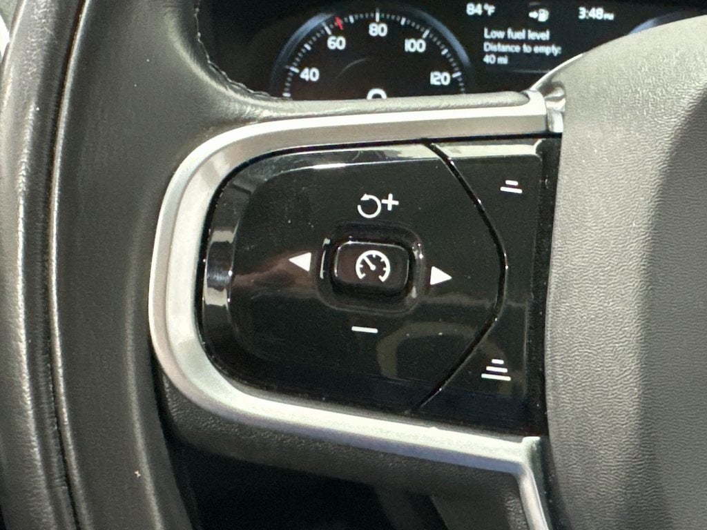 2022 Volvo XC90 T5 Momentum