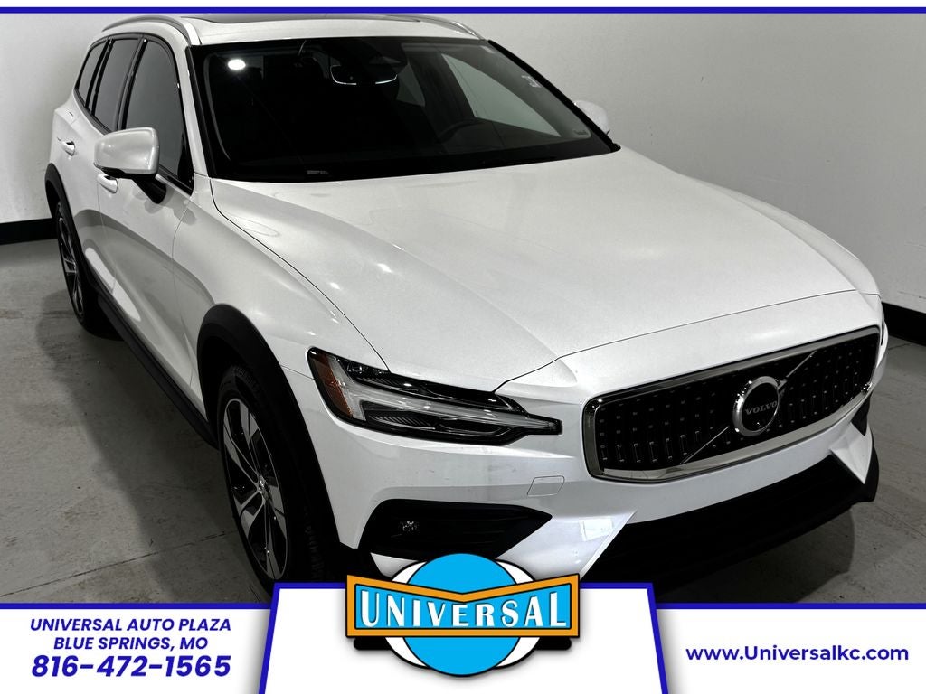 2025 Volvo V60 Cross Country B5 Plus