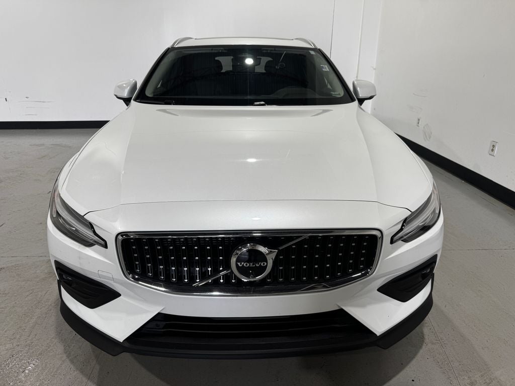 2025 Volvo V60 Cross Country B5 Plus