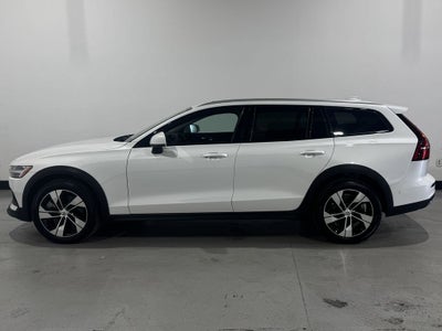 2025 Volvo V60 Cross Country B5 Plus