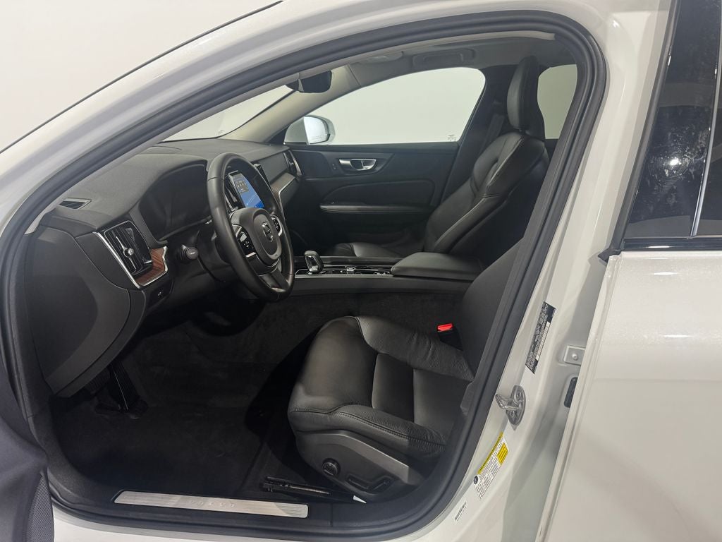 2025 Volvo V60 Cross Country B5 Plus
