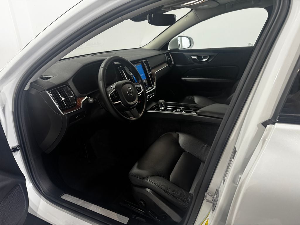 2025 Volvo V60 Cross Country B5 Plus