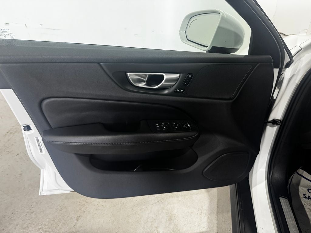 2025 Volvo V60 Cross Country B5 Plus