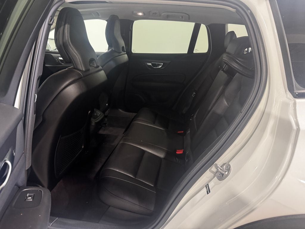 2025 Volvo V60 Cross Country B5 Plus