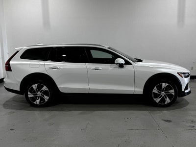 2025 Volvo V60 Cross Country B5 Plus