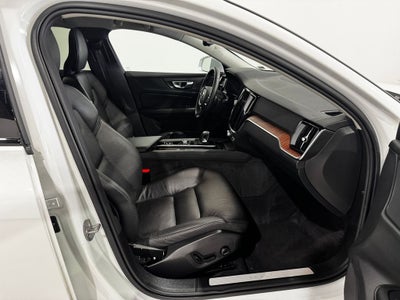 2025 Volvo V60 Cross Country B5 Plus