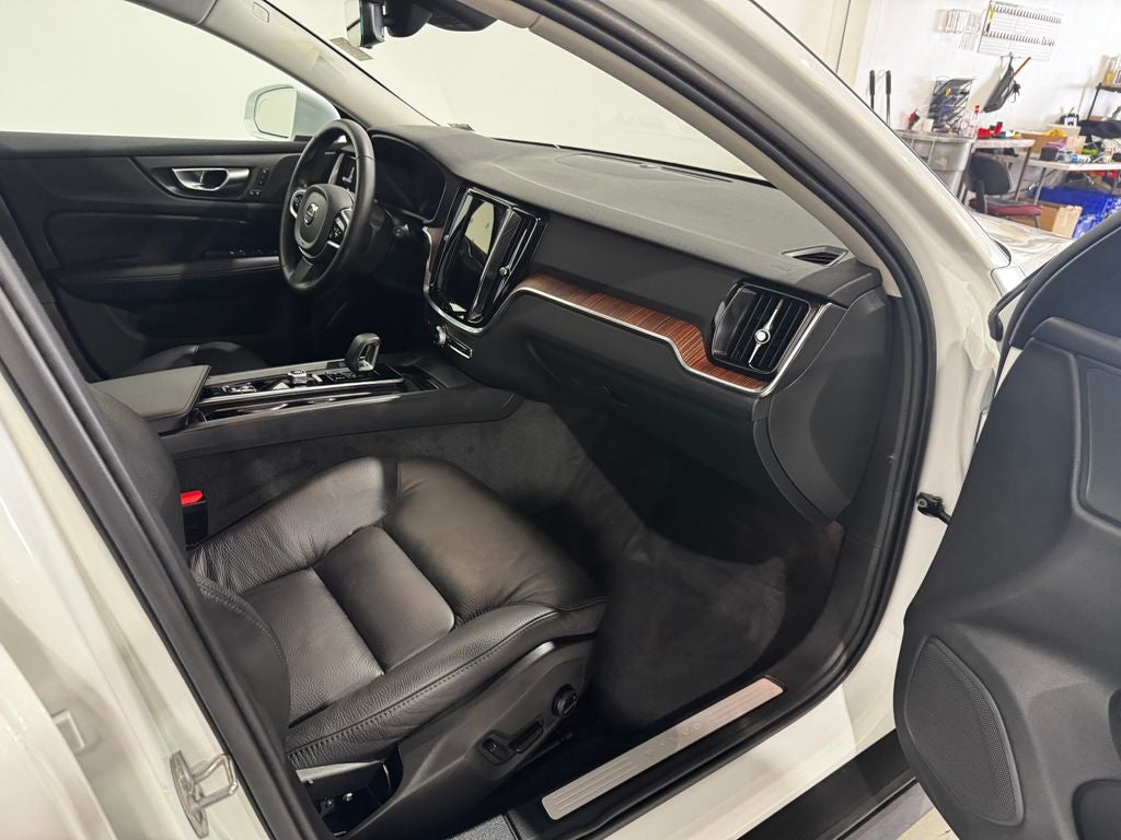 2025 Volvo V60 Cross Country B5 Plus