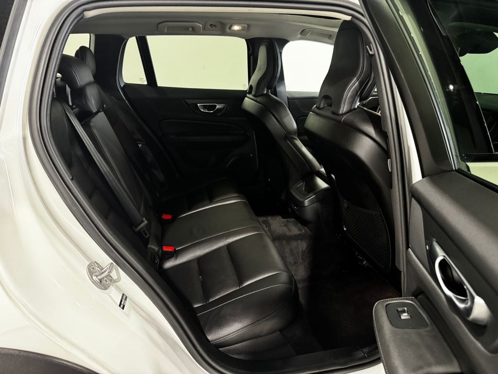 2025 Volvo V60 Cross Country B5 Plus